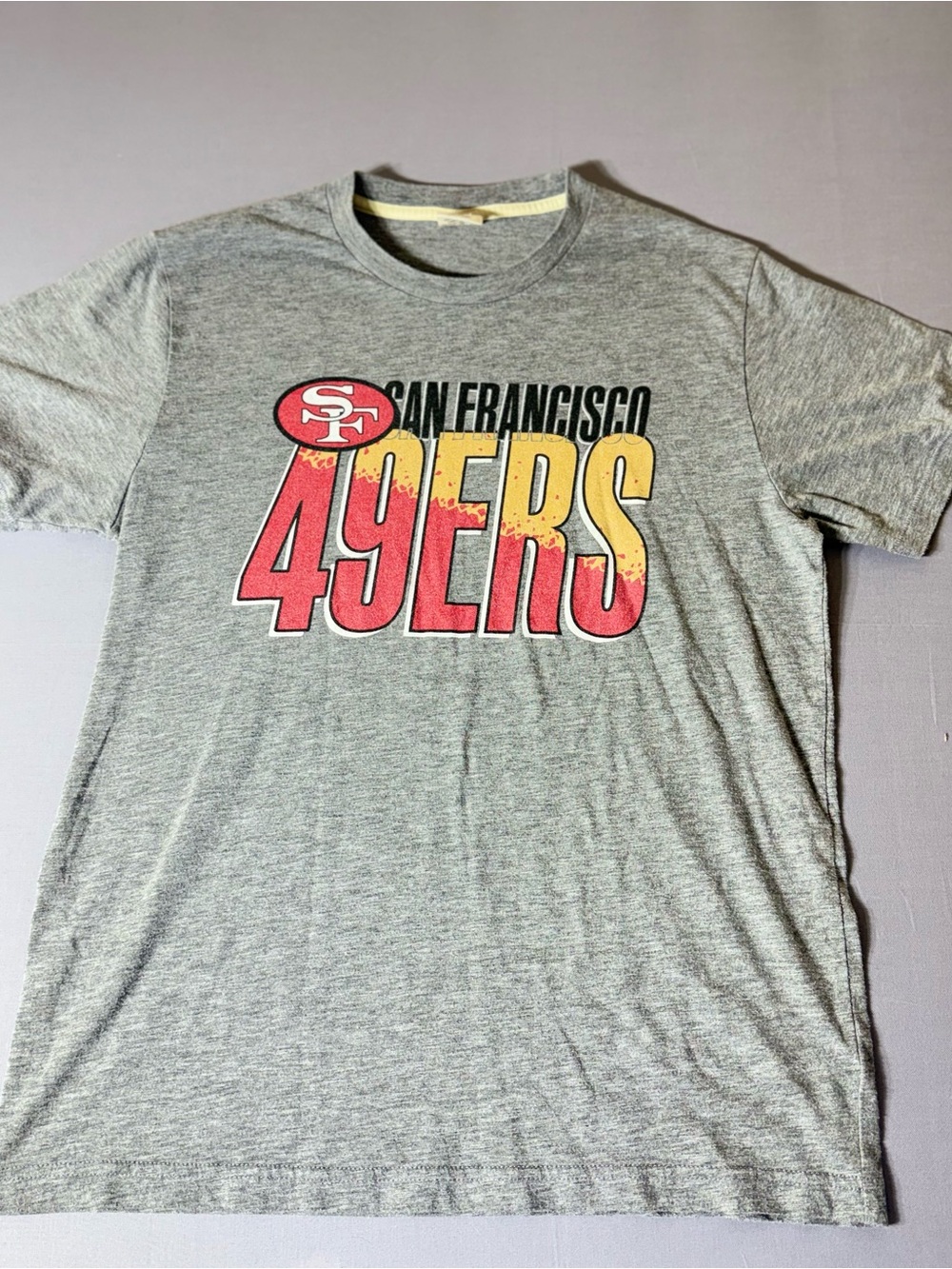 HOMAGE Gray San Francisco 49ERS Graphic Tee with‎ Red and Gold Print